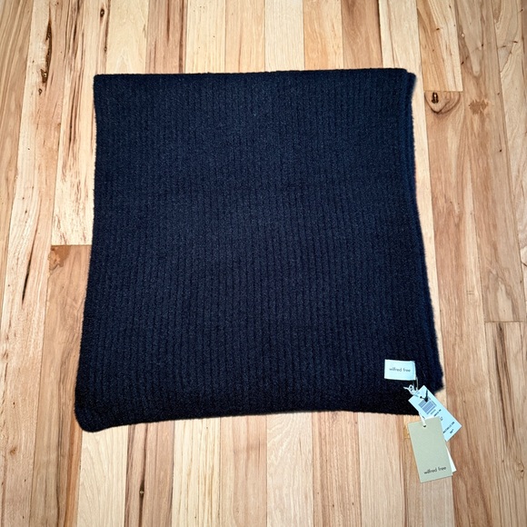 Aritzia Accessories - Aritzia Wilfred Snowed In Scarf